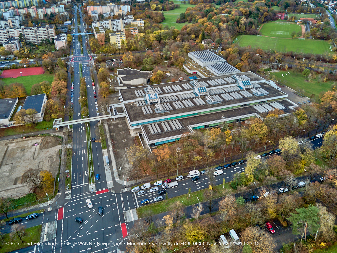 19.11.2022 - Luftbilder von der Baustelle an der Quiddestraße 'Haus für Kinder' in Neuperlach